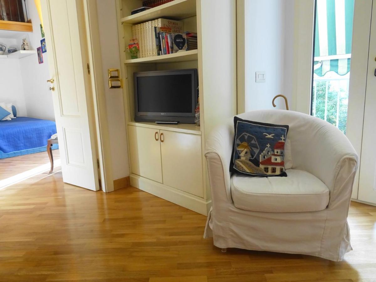 Mezzocannone House Apartment